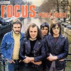 focus plays focus