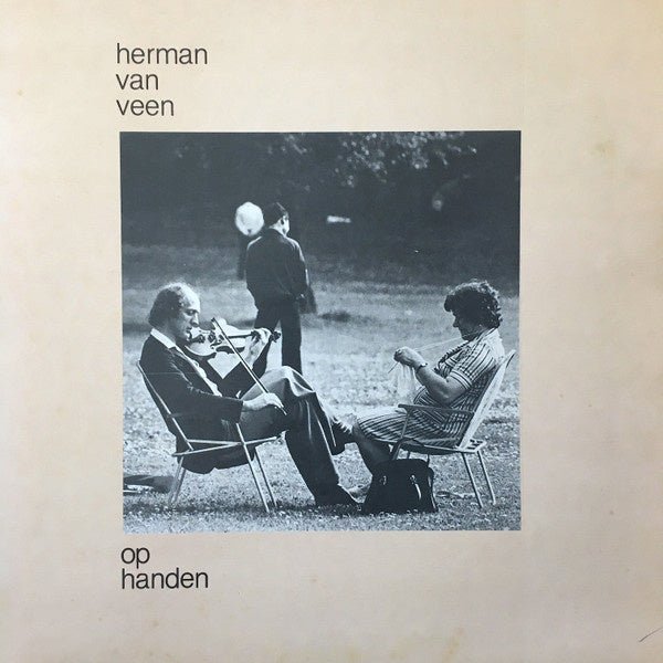 op handen