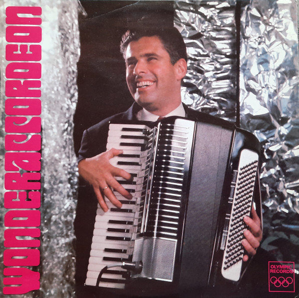 wonderaccordeon (charles lancaster plays his magic accordeon)
