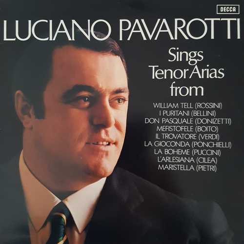 sings tenor arias from