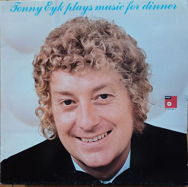 plays music for dinner